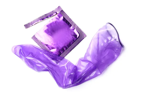 Ovalsad Violett Kondom Och Förpackning Vit Bakgrund Säkert Sex — Stockfoto