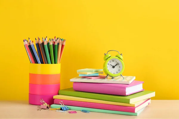 Diferentes Artículos Papelería Escuela Reloj Despertador Mesa Sobre Fondo Amarillo — Foto de Stock