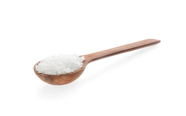 Sendok Kayu Dengan Garam Terisolasi Atas Putih — Stok Foto