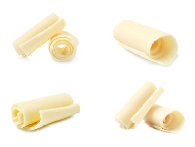 Beyaz arka planda lezzetli çikolata kıvırcıklarıyla. 