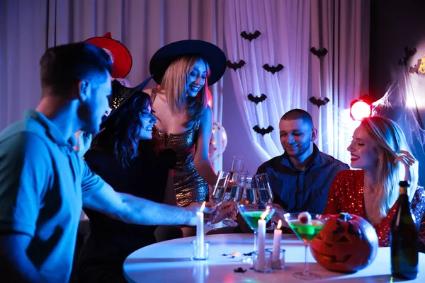 Group Friends Having Halloween Party Home — Stock Photo, Image