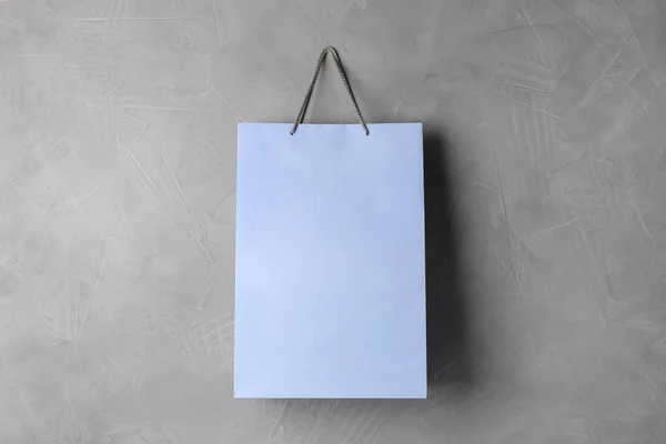Paper Shopping Bag Hanging Grey Wall — Stock Photo, Image