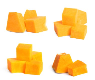 Beyaz arkaplanda balkabağı parçaları