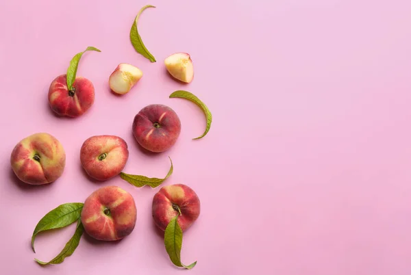 Fresh Donut Peaches Light Pink Background Flat Lay Space Text — Stock Photo, Image