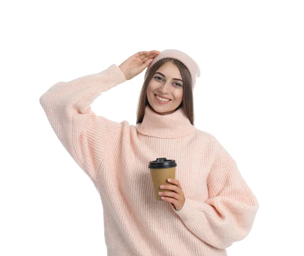 Счастливая Красивая Женщина Бумажной Чашкой Глинтвейна Белом Фоне — стоковое фото