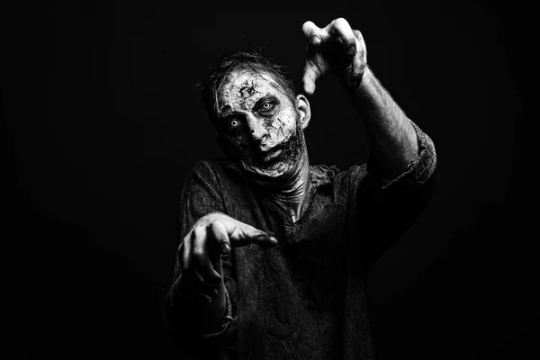 Zombie Asustadizo Sobre Fondo Oscuro Efecto Blanco Negro Monstruo Halloween —  Fotos de Stock