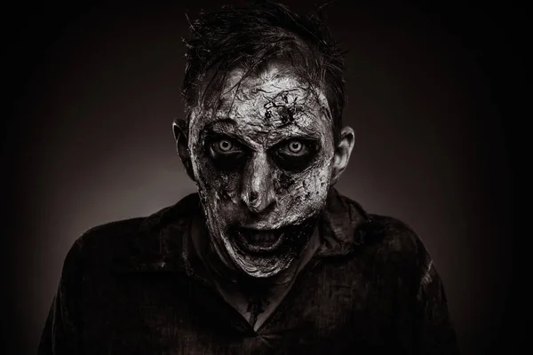 Zombie Asustadizo Sobre Fondo Oscuro Efecto Blanco Negro Monstruo Halloween —  Fotos de Stock
