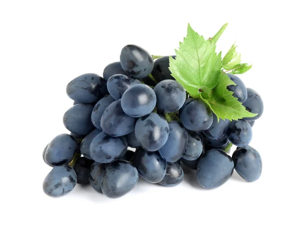 Bunch Dark Blue Grapes Green Leaves Isolated White — Stock Photo, Image
