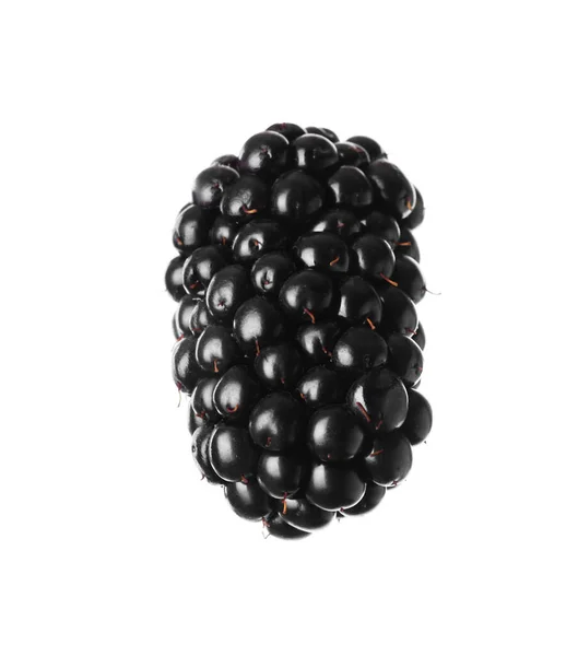 美味的新鲜成熟黑莓 白色分离 — 图库照片