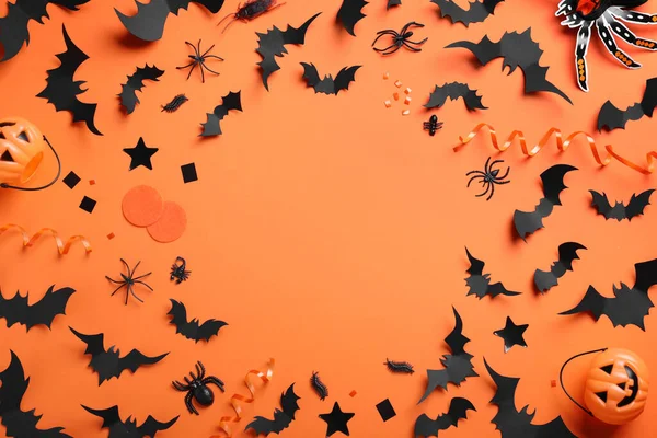 Turuncu Arka Planda Cadılar Bayramı Dekor Elemanlarıyla Yapılmış Bir Çerçeve — Stok fotoğraf