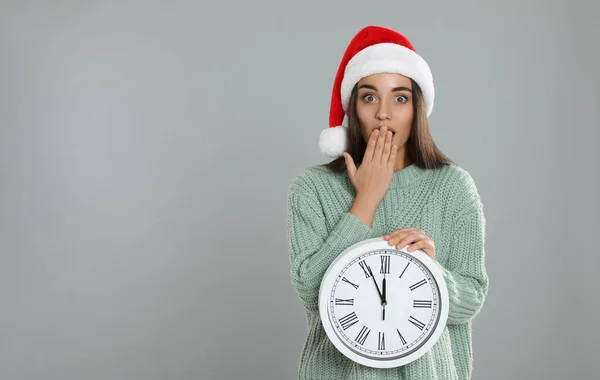 Woman Santa Hat Clock Grey Background Space Text Christmas Countdown — Stock Photo, Image