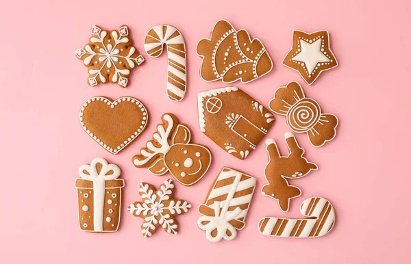 Different Christmas Gingerbread Cookies Pink Background Flat Lay — Stock Photo, Image