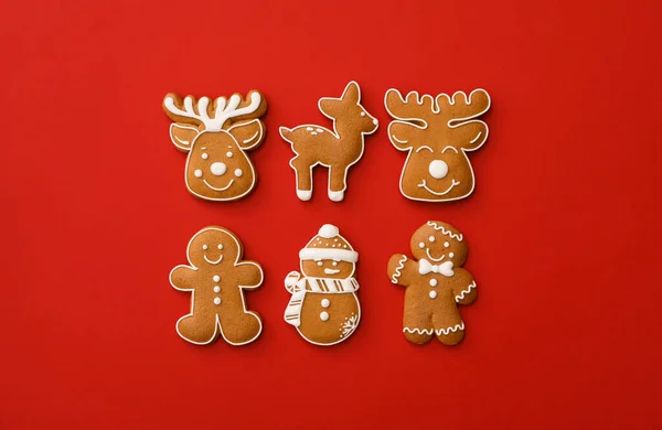 Different Christmas Gingerbread Cookies Red Background Flat Lay — Stock Photo, Image