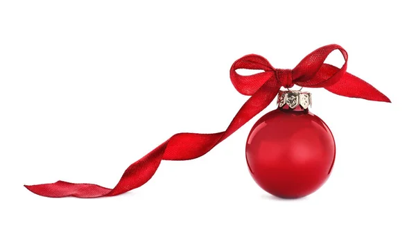 Bella Palla Natale Rossa Con Nastro Isolato Bianco — Foto Stock