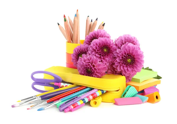 Schöne Blumen Und Papeterie Auf Weißem Hintergrund Lehrertag — Stockfoto