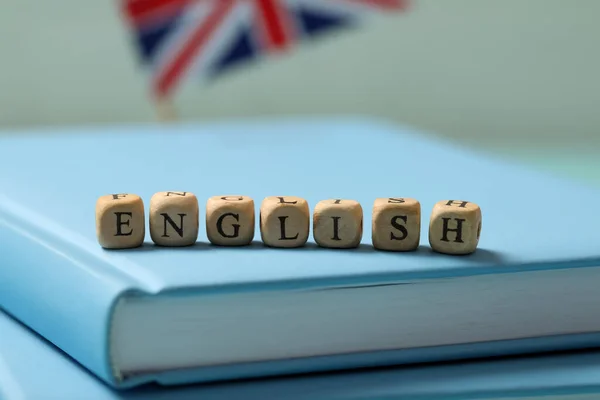 Perline Con Parola Inglese Sul Libro Primo Piano — Foto Stock