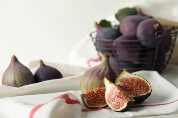 Tasty Cut Whole Figs Table Napkin — Stock Photo, Image