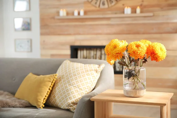 Belles Fleurs Vase Sur Table Dans Chambre Gros Plan Intérieur — Photo