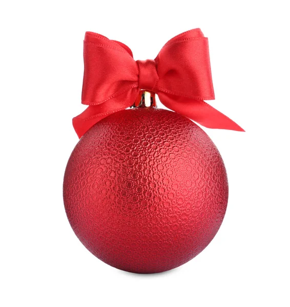 Bola Natal Vermelho Bonito Com Fita Isolada Branco — Fotografia de Stock