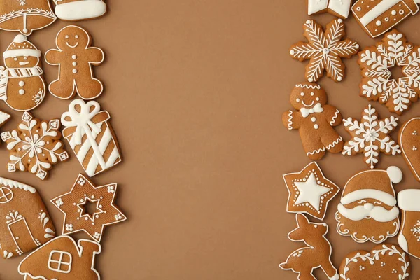 Διαφορετικά Χριστουγεννιάτικα Μπισκότα Μελόψωμο Καφέ Φόντο Επίπεδη Lay Χώρος Για — Φωτογραφία Αρχείου