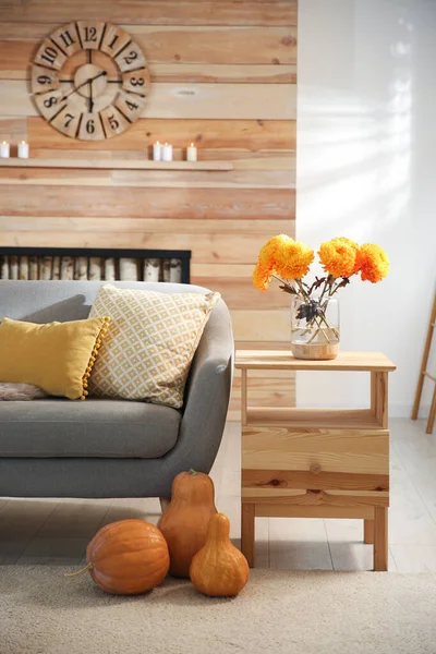 Gemütliche Wohnzimmereinrichtung Herbstlichen Farben — Stockfoto