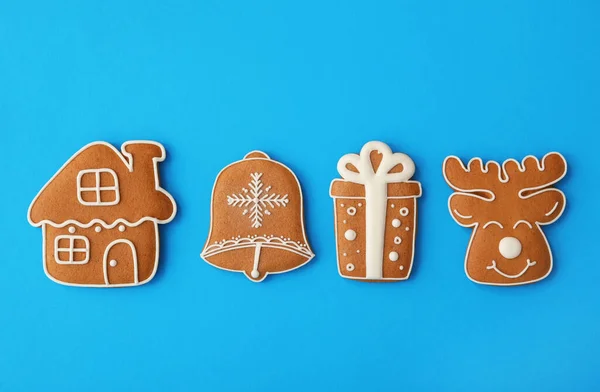 Diferentes Biscoitos Gengibre Natal Fundo Azul Claro Flat Lay — Fotografia de Stock