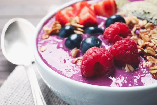 Delicious Acai Smoothie Raspberries Oatmeal Bowl Closeup — Stock Photo, Image