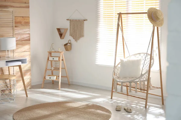 Chaise Hamac Confortable Dans Une Chambre Élégante Intérieur Intérieur — Photo