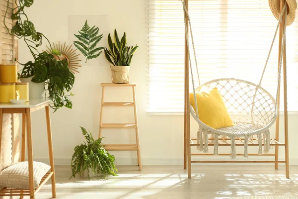 Chaise Hamac Confortable Dans Une Chambre Élégante Intérieur Intérieur — Photo