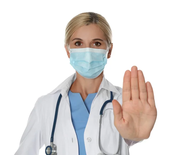 Dokter Beschermend Masker Toont Stop Gebaar Witte Achtergrond Voorkomen Van — Stockfoto