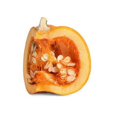 Olgun turuncu balkabağı parçası beyaza izole edilmiş.