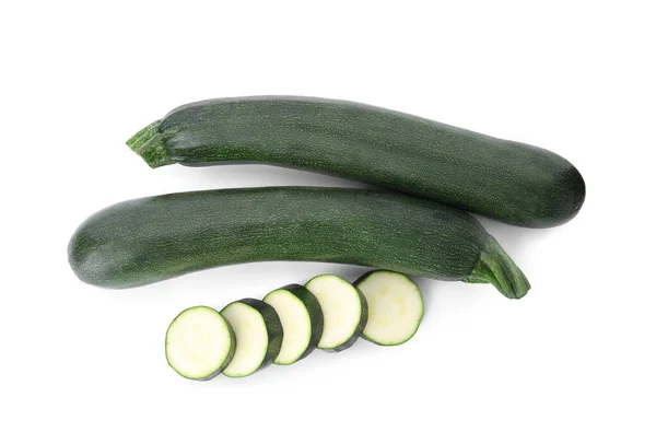 Zucchine Mature Verdi Tagliate Intere Isolate Bianco Vista Dall Alto — Foto Stock