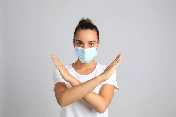 Woman Protective Mask Showing Stop Gesture Grey Background Prevent Spreading — Stock Photo, Image