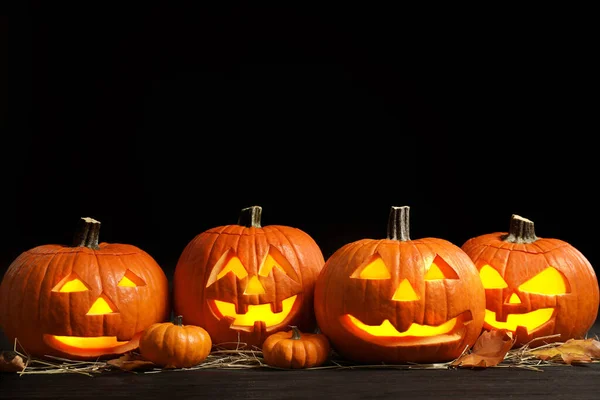 Abóbora Jack Lanternas Mesa Escuridão Espaço Para Texto Decoração Halloween — Fotografia de Stock