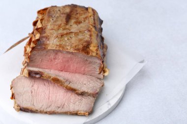 Hafif masada nefis pişmiş sığır eti, yakın plan. Metin için boşluk