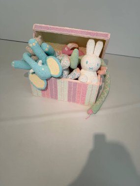 Wassenaar, Hollanda - 28 Haziran 2025: Voorlinden Müzesi 'nde şekerlerden yapılmış oyuncaklar