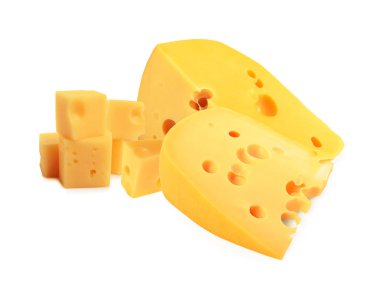 Taze peynir beyaz üzerinde izole edilmiş, bir takım parçalar.