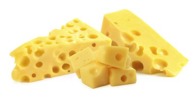 Taze peynir beyaz üzerinde izole edilmiş, bir takım parçalar.