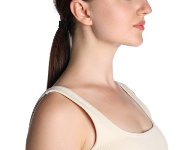 Beyaz arkaplandaki kadının yakın görüntüsü