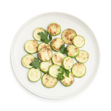 Lezzetli kızarmış kabak dilimleri, maydanozlu, beyaz, üst manzara.