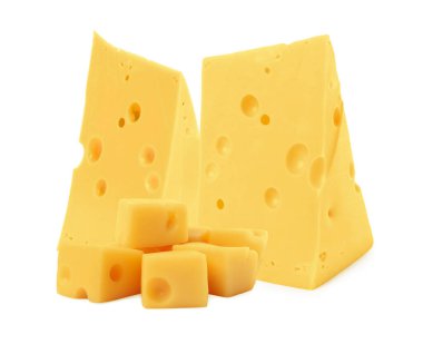 Taze peynir beyaz üzerinde izole edilmiş, bir takım parçalar.