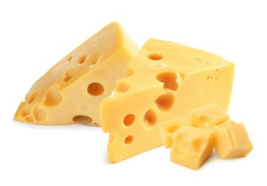 Taze peynir beyaz üzerinde izole edilmiş, bir takım parçalar.