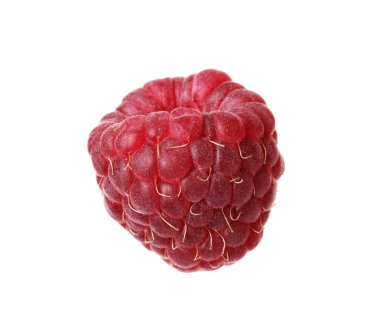 Taze olgun bir ahududu beyaza izole edilmiş.