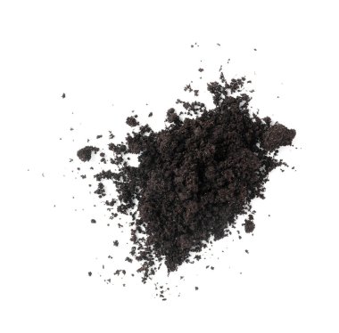 Taze toprak yığını beyaza izole edilmiş, üst manzara