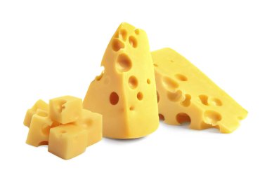 Taze peynir beyaz üzerinde izole edilmiş, bir takım parçalar.