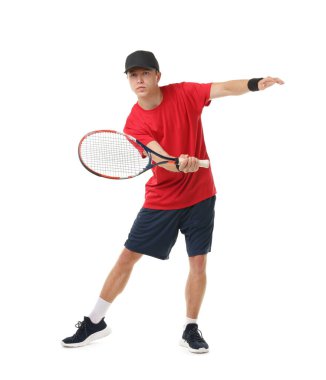 Beyaz arka planda tenis raketi olan bir adam.