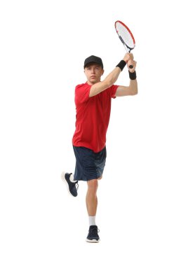 Beyaz arka planda tenis raketi olan bir adam.