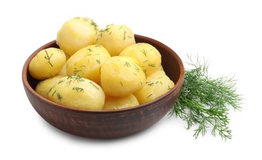 Lezzetli, taze haşlanmış patates, dereotlu ve yağlı, beyaz tencerede izole.