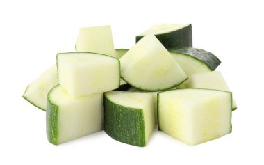 Taze kabak parçaları beyaza izole edilmiş.