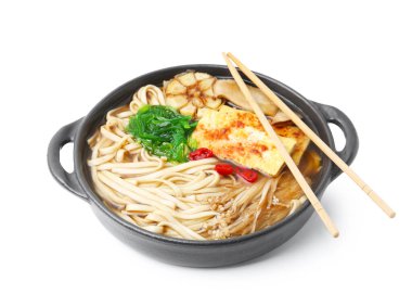 Enoki ve Kral istiridye (eryngii) mantarlı lezzetli ramen.